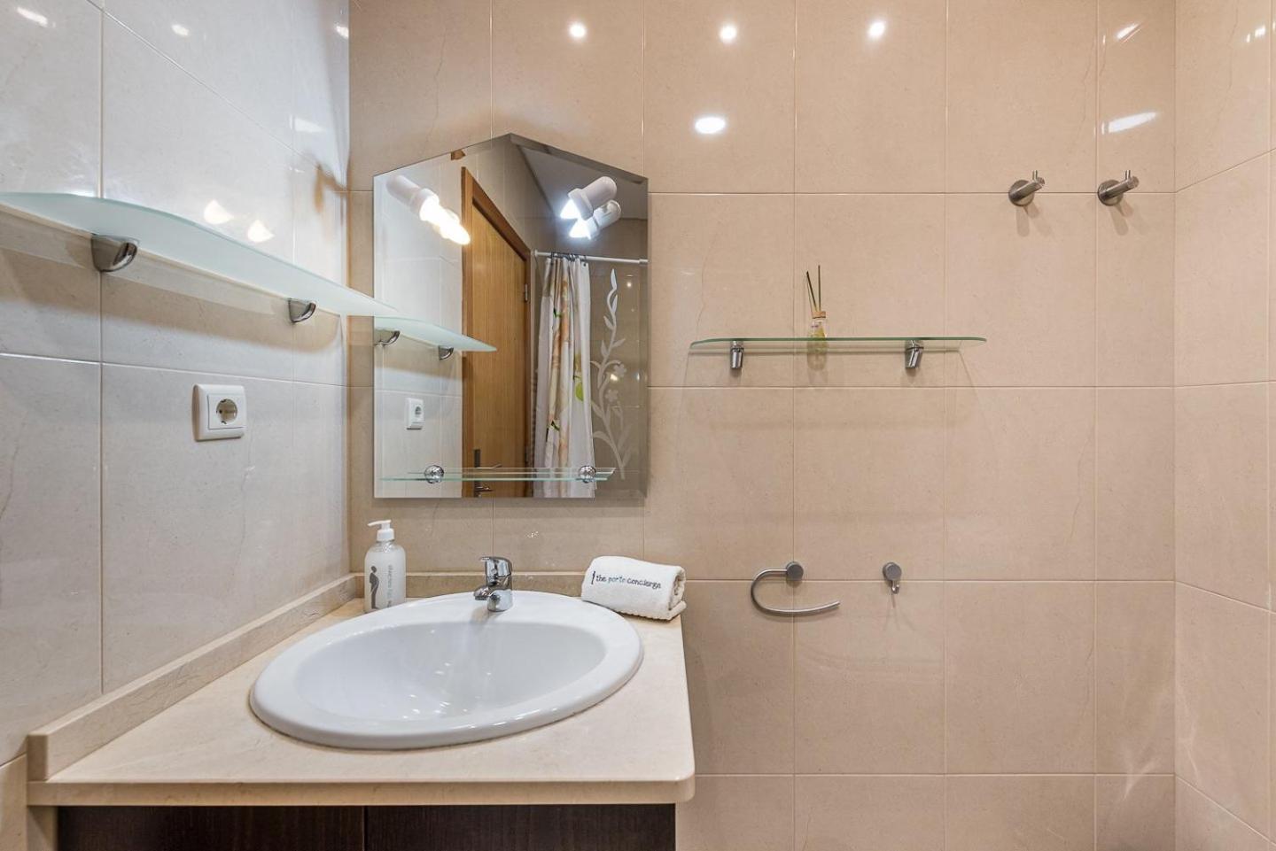 Guestready - Luxe Living By The Pool Lejlighed Póvoa de Varzim Eksteriør billede